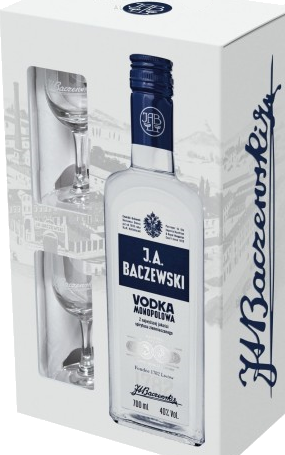 baczewski-vodka-z-kieliszkami-07l.png