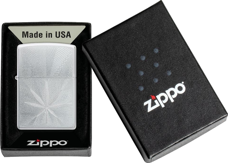 Zapalniczka Zippo Cannabis Satin Chrome w pudełku.png